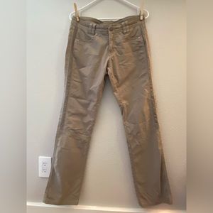 Women’s Kühl outdoor/hiking pant, size 6.